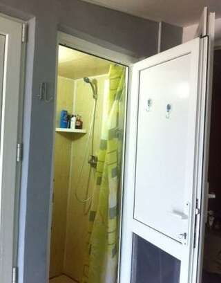 Гостиница Хостел Сочи Лазаревское Двухместный номер с 1 кроватью и общей ванной комнатой-37